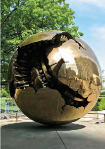 Fondazione Arnald Pomodoro'nun New York'taki Birleşmiş Milletler Ofisi girişindeki Dünya İçinde Dünya adlı heykeli