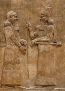 II. Sargon (sagda), Samarya Hükümdarı, Kral Naibi Sennacherib (solda) gösteren kabartma